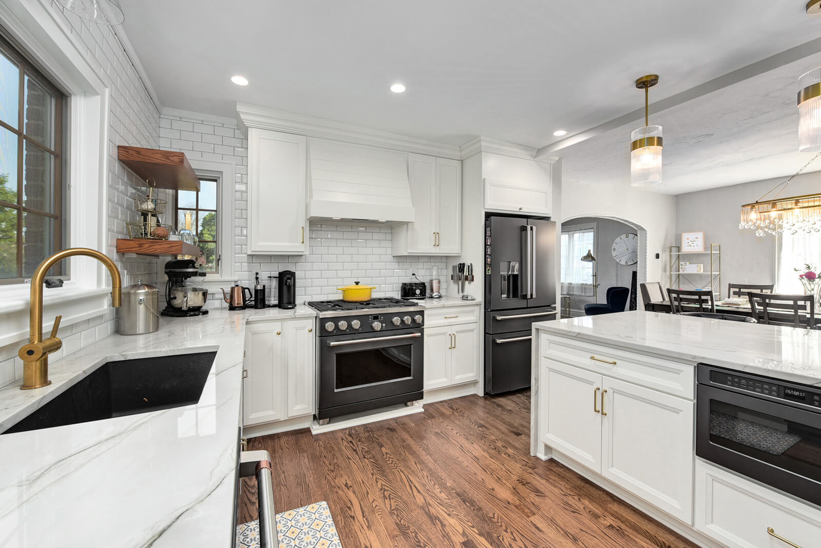 Modern Kitchen Featuring Sleek Cabinet Sideview